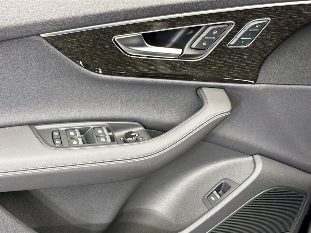 Thumbnail: 2026 Audi Q7 - 24