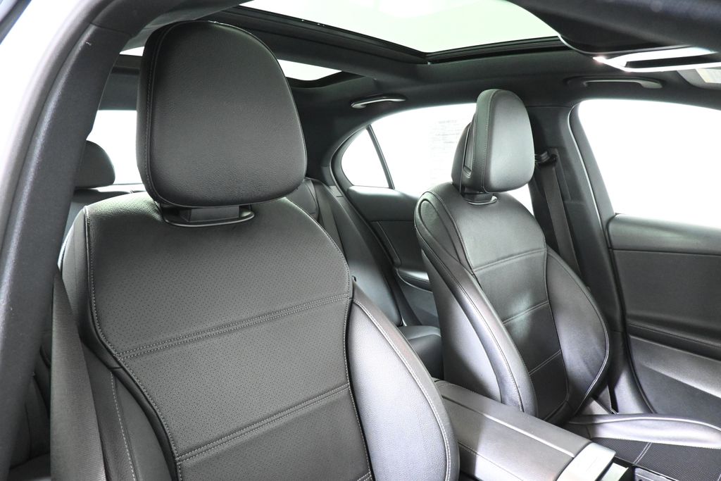 Thumbnail: 2022 Mercedes-Benz C-Class - 32