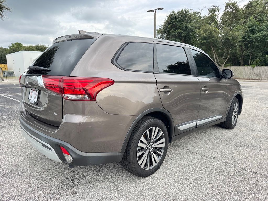 2020 Mitsubishi Outlander SE photo 3