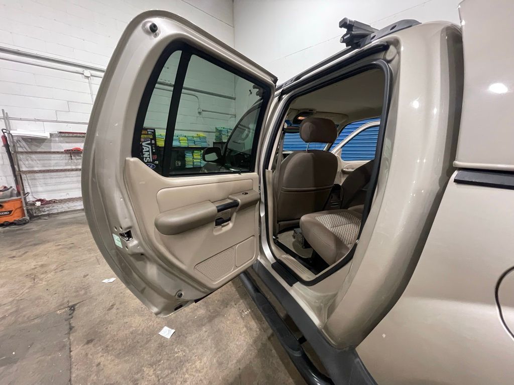 2004 Ford Explorer Sport Trac XLT - Photo 21