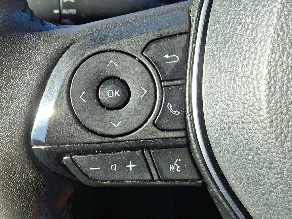 Thumbnail: 2022 Toyota RAV4 - 21