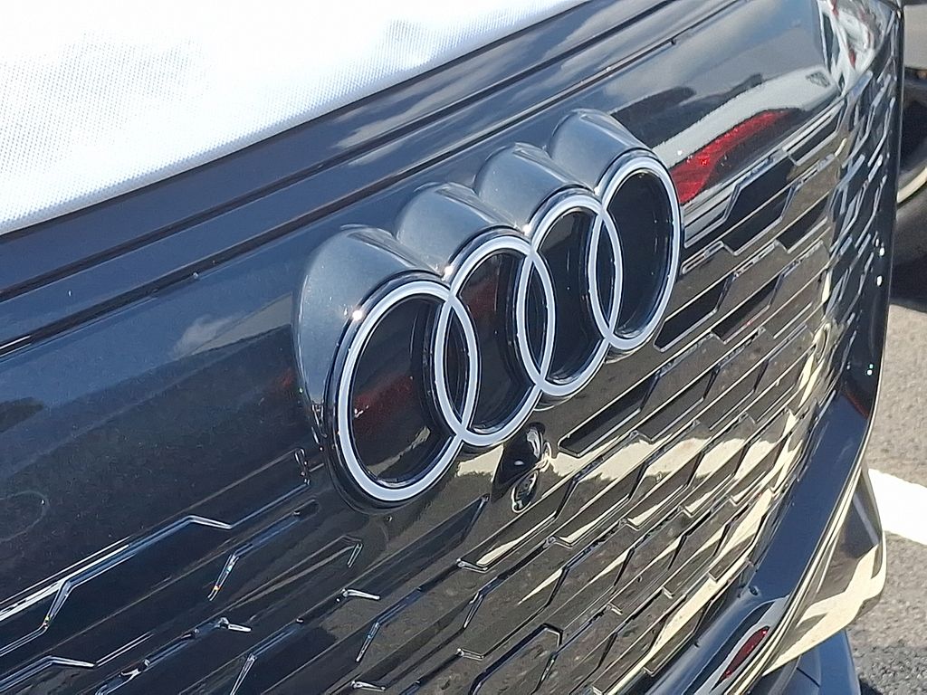 Thumbnail: 2025 Audi Q6 e-tron - 3