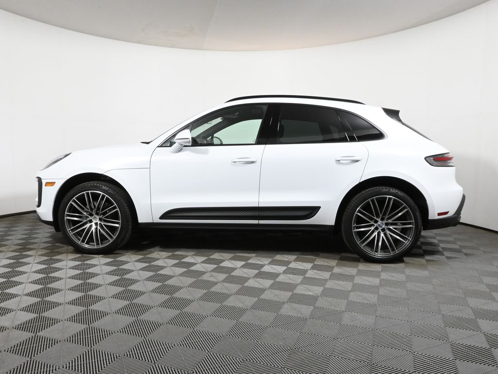 2024 Porsche Macan  2