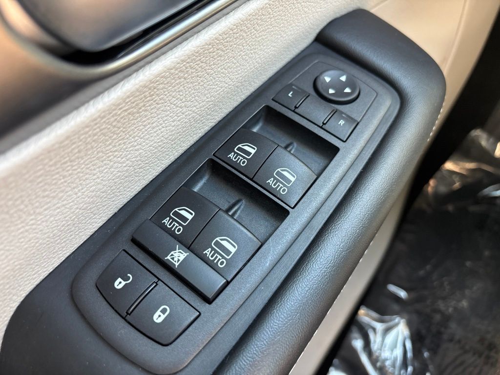 Used 2022 Chrysler Pacifica Van