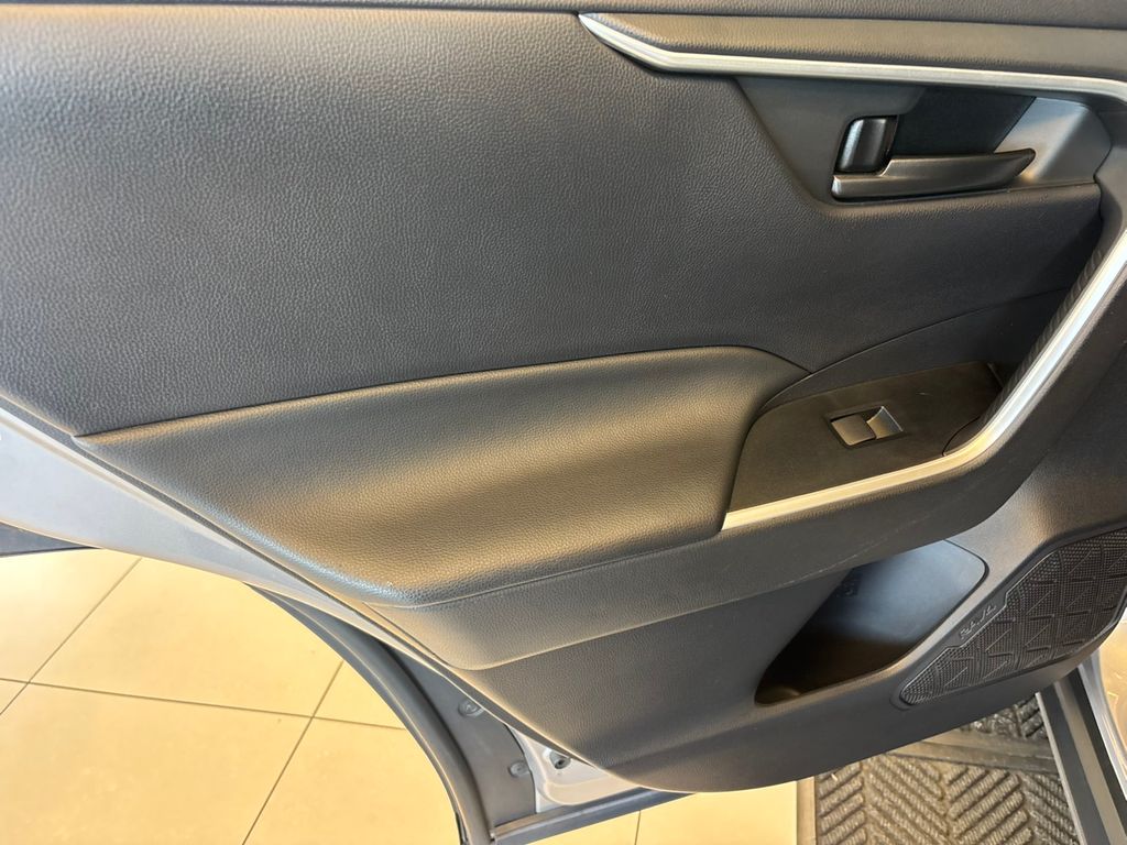 2023 Toyota RAV4 Hybrid LE