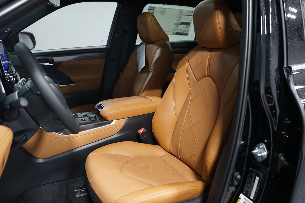 Thumbnail: 2026 Toyota Highlander - 29