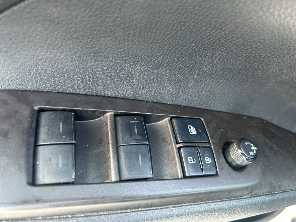2021 Toyota Camry SE 23