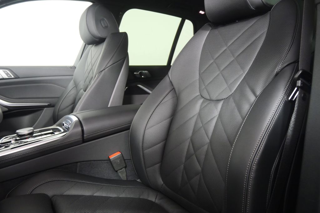 Thumbnail: 2026 BMW X5 - 10