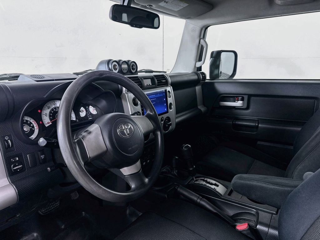 Thumbnail: 2010 Toyota FJ Cruiser - 9