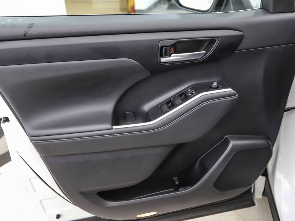 2021 Toyota Highlander XLE 9