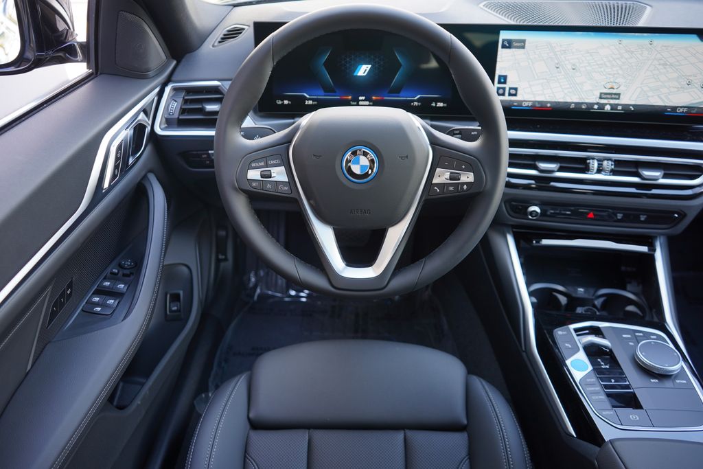 2024 BMW i4 eDrive35 18