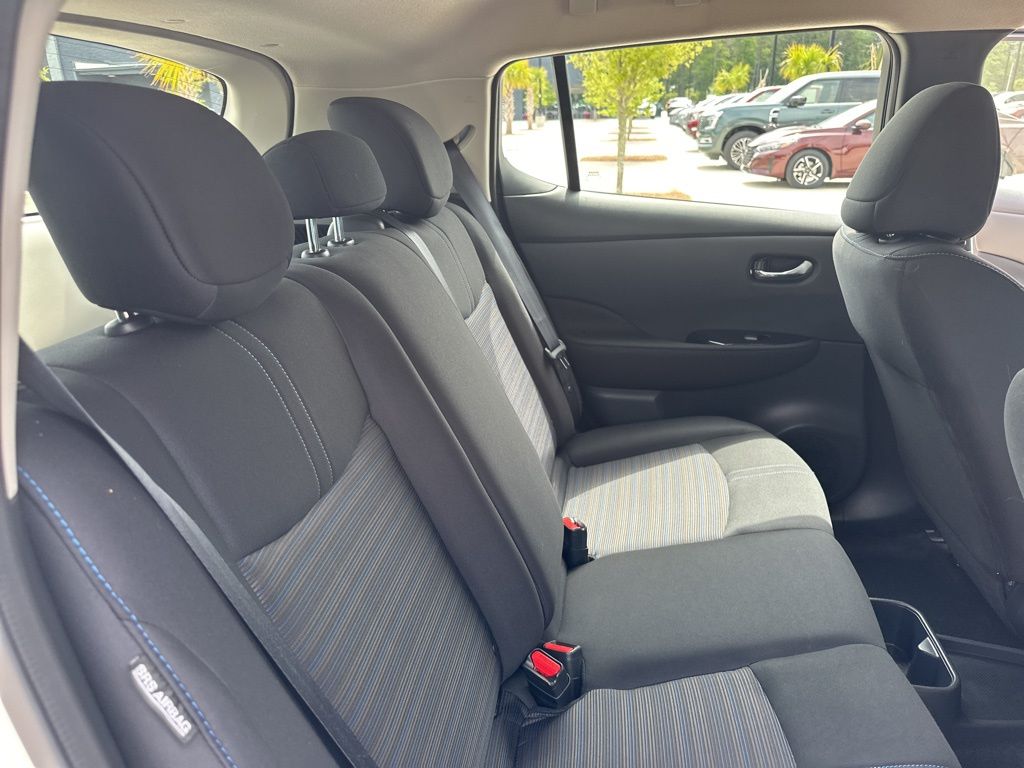 2024 Super Black/Pearl White Nissan LEAF SV Plus FWD Hatchback