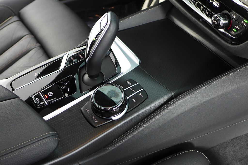 Thumbnail: 2023 BMW 5 Series - 15