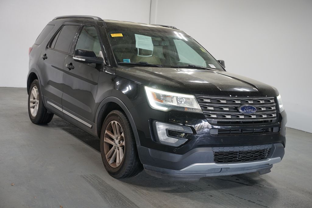 Thumbnail: 2016 Ford Explorer - 3