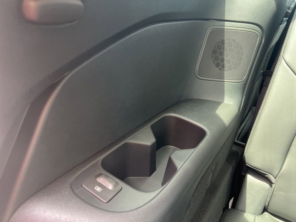 2025 Everest White Pearl Tricoat/Super Black Nissan Pathfinder Platinum FWD SUV