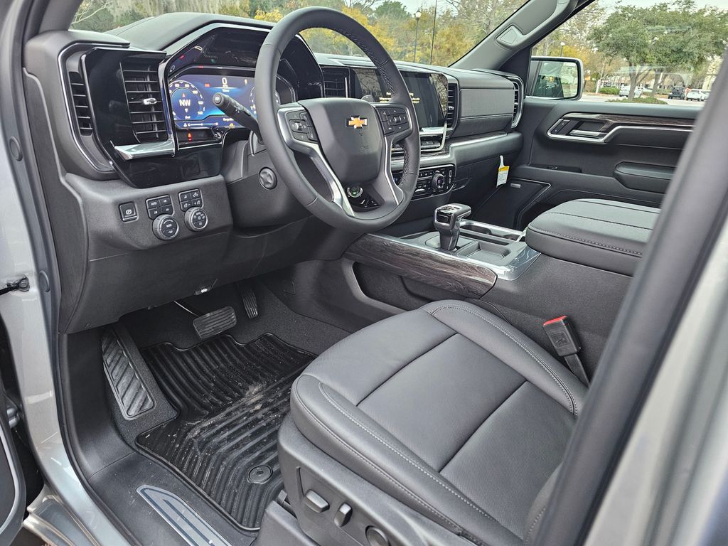 2025 Chevrolet Silverado 1500 LTZ 10