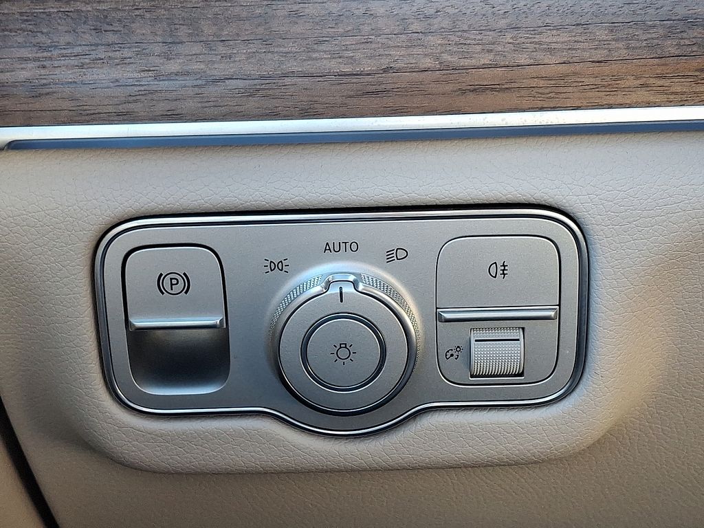 Thumbnail: 2025 Mercedes-Benz GLS - 27