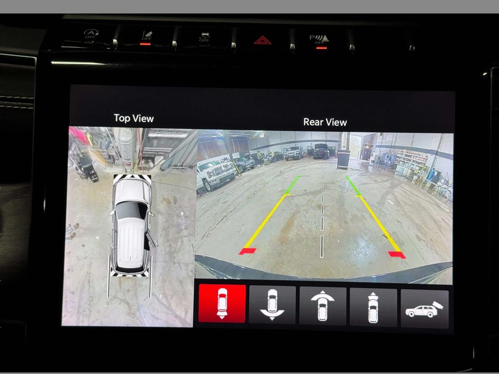 Used 2024 Diamond Black Crystal Pearlcoat Jeep Limited image 14