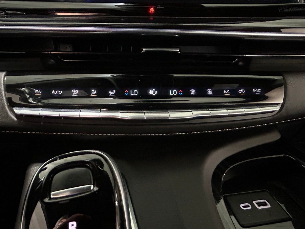 Used 2022 Crystal White Tricoat Cadillac Sport image 34