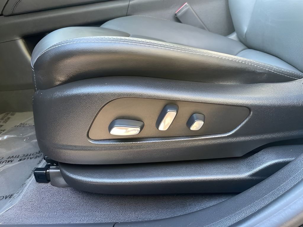 used 2022 Cadillac XT5 car, priced at $28,900