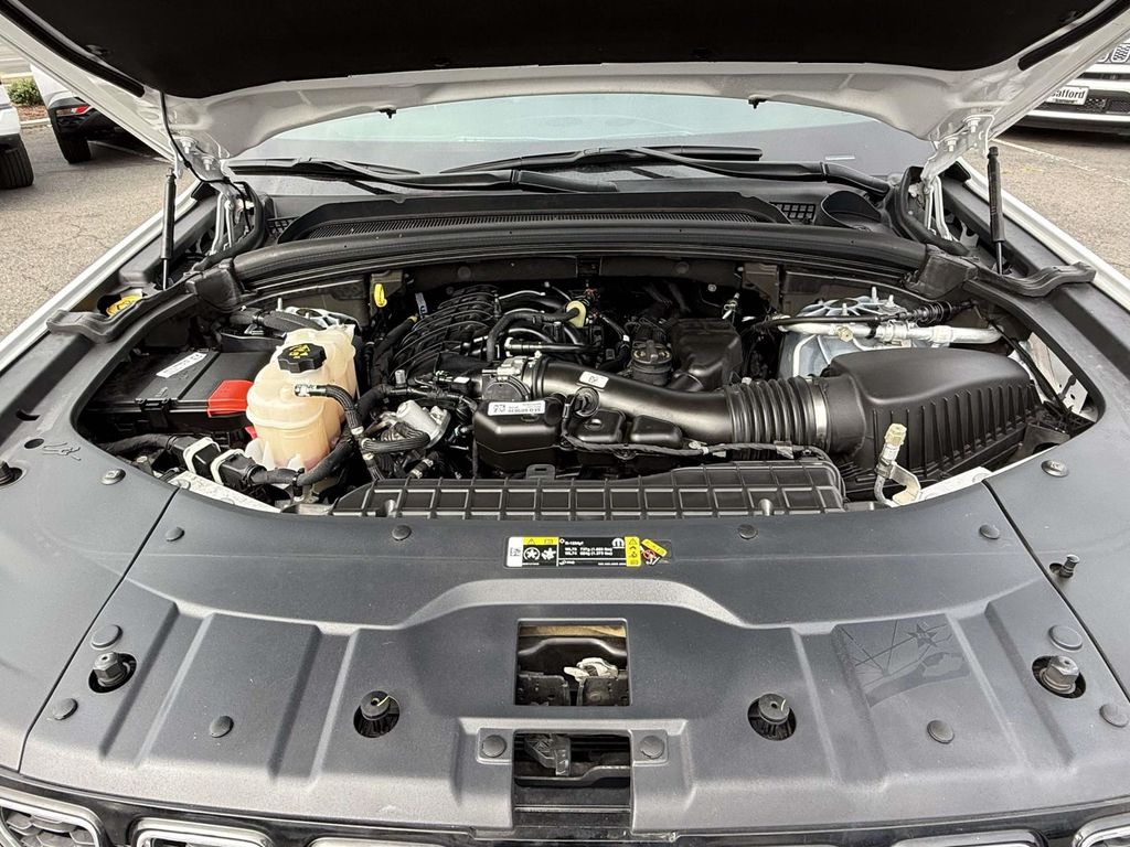 Used 2023 White Jeep Limited image 14
