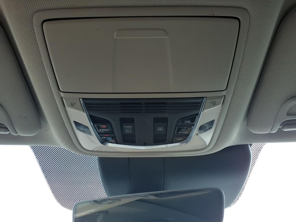 Used 2021 White Acura Base image 27