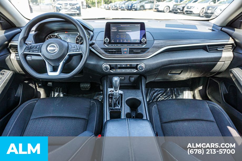 Used 2025 White Nissan 2.5 SV image 24