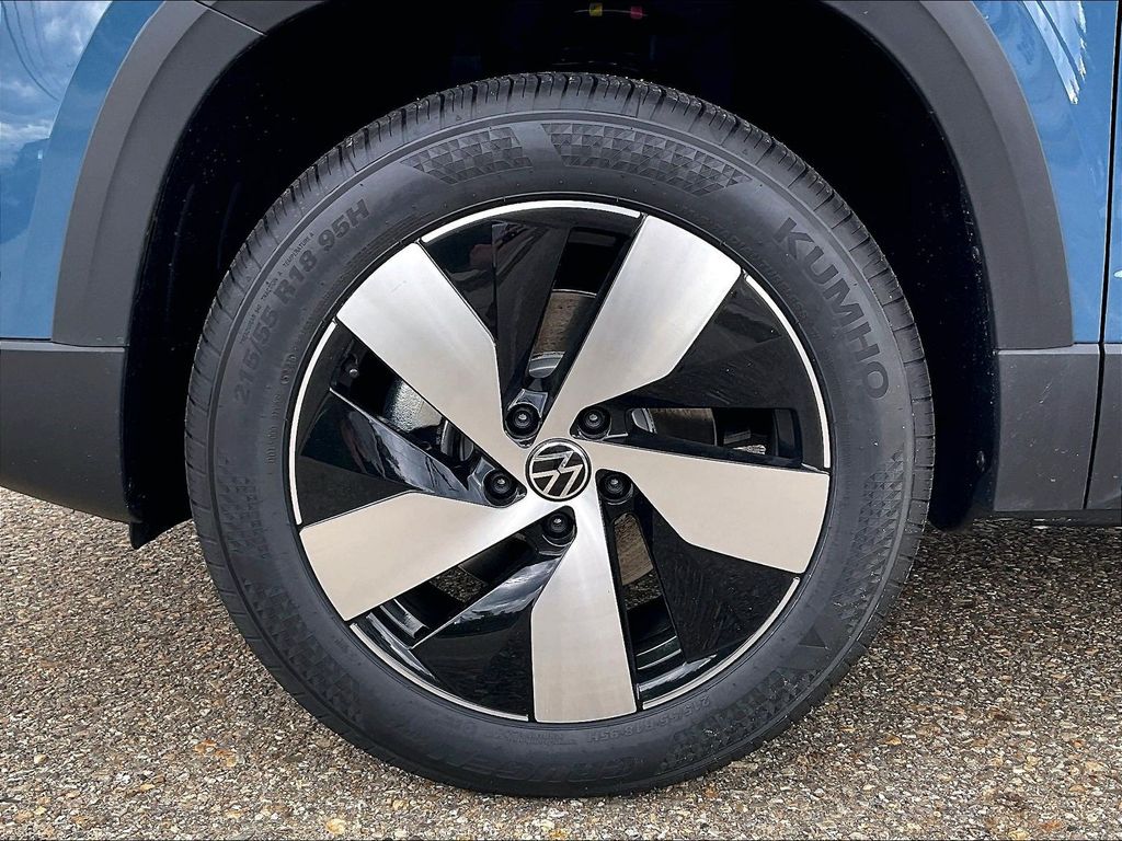 2026 Volkswagen Taos — photo 8