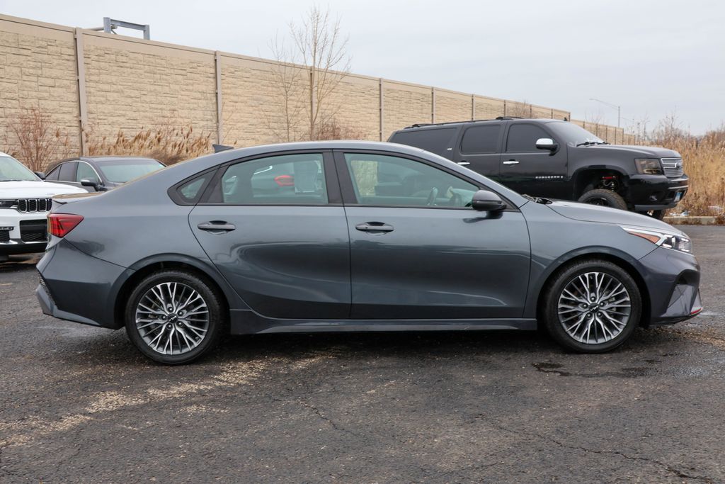 2022 Kia Forte GT-Line 8