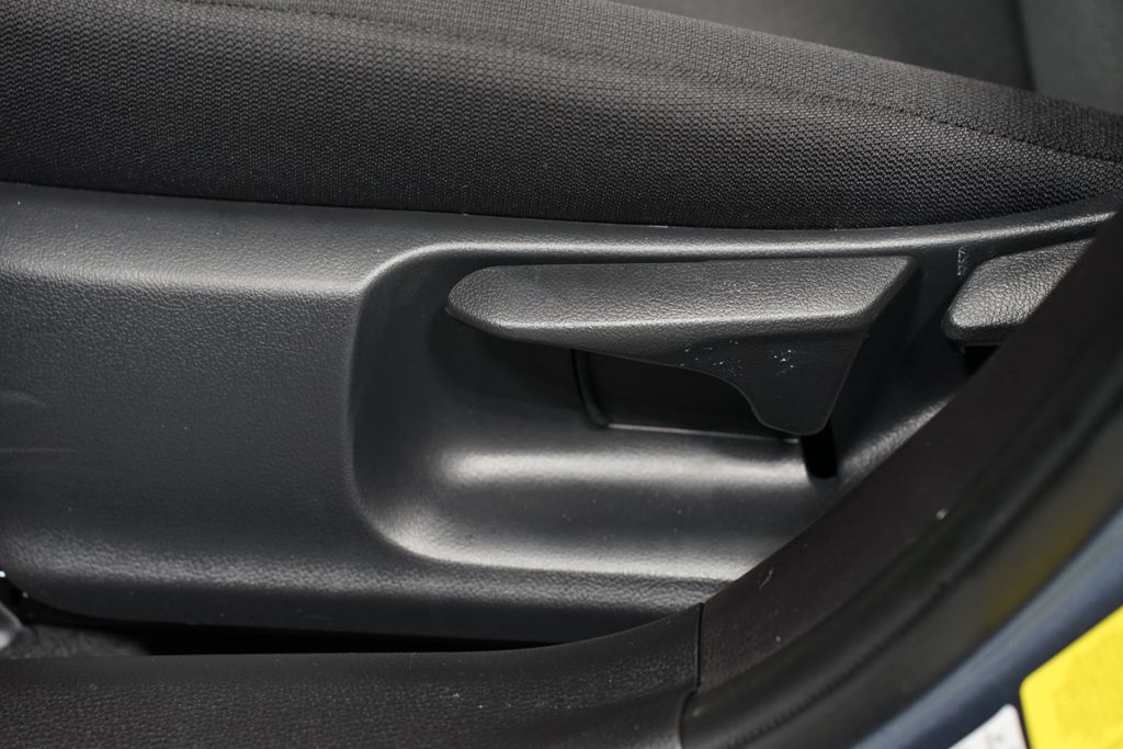 Thumbnail: 2025 Toyota Corolla - 27