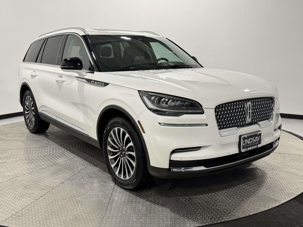 Pristine White Metallic Tri-Coat 2023 Lincoln Aviator Standard AWD SUV / Crossover All-Wheel Drive Automatic