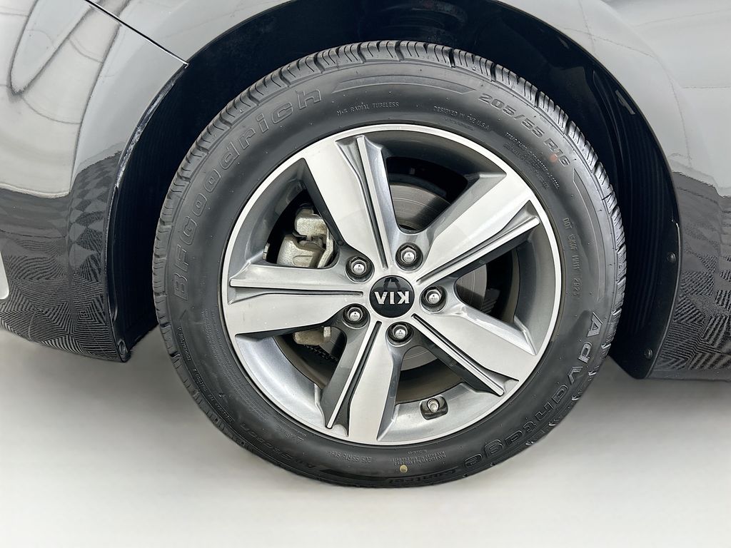 Thumbnail: 2018 Kia Forte - 28