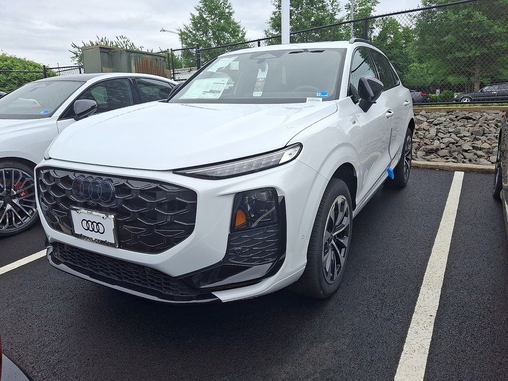 Thumbnail: 2026 Audi Q3 - 1