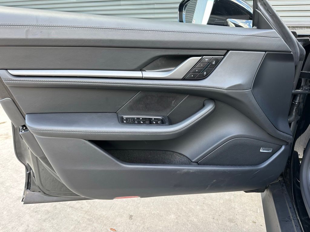 Thumbnail: 2025 Porsche Taycan - 17