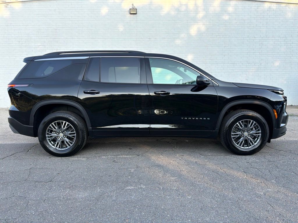 Mosaic Black Metallic 2026 Chevrolet Traverse SUV / Crossover Four-Wheel Drive 8-Speed Automatic