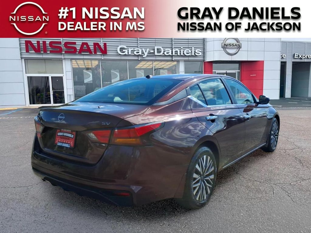Used 2024 Nissan Altima Sedan