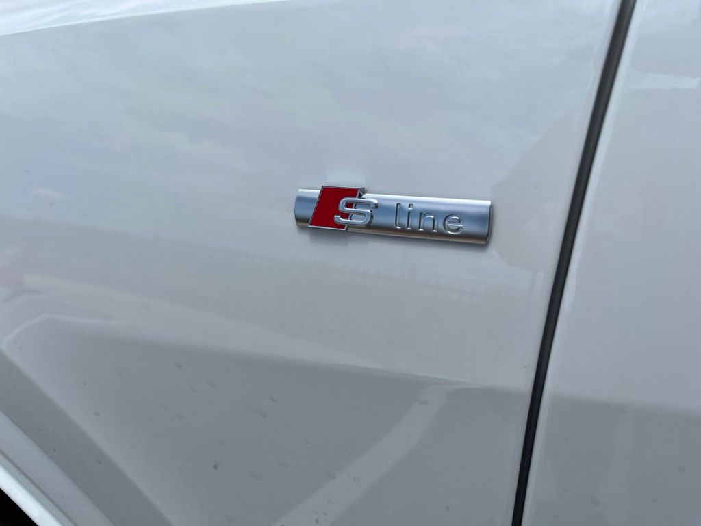 Thumbnail: 2026 Audi Q8 - 12