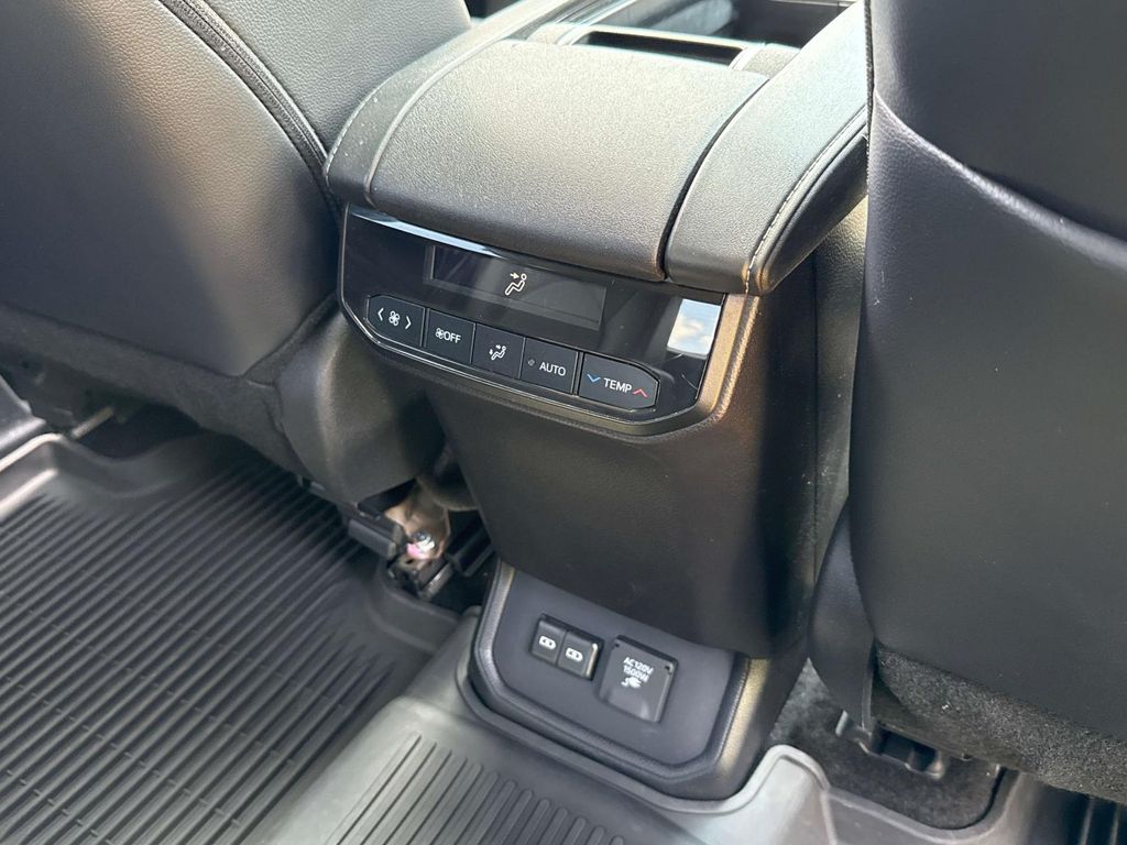 Thumbnail: 2024 Toyota Highlander - 24
