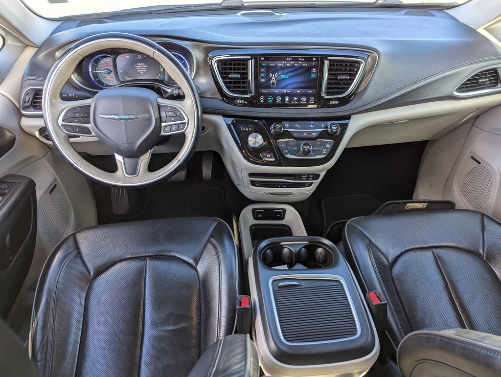 2018 Chrysler Pacifica Hybrid Limited 30