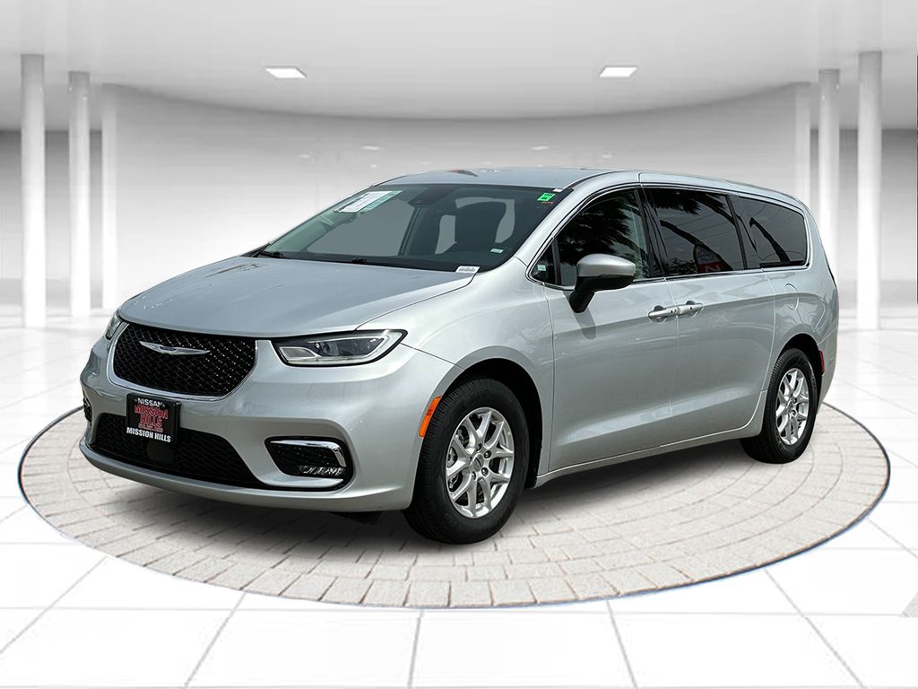 Silver Mist Clearcoat 2023 Chrysler Pacifica Touring L FWD Minivan Front-Wheel Drive 9-Speed Automatic