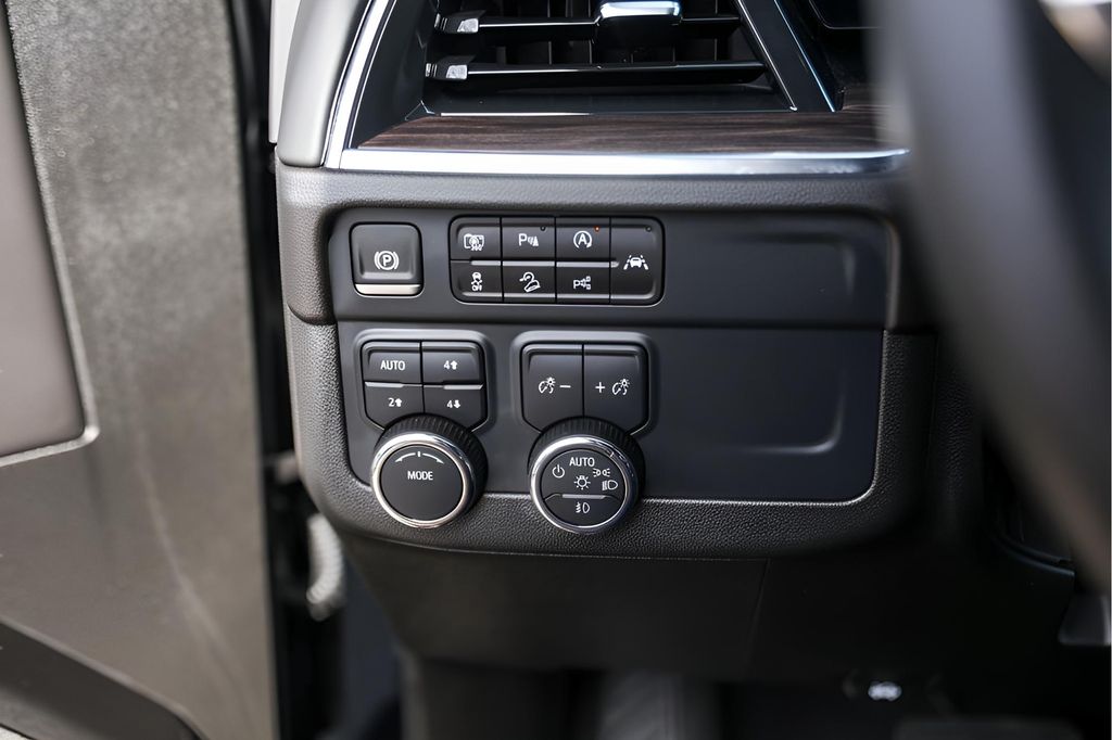 Used Car 2025 Chevrolet Suburban  Z71 For Sale Under $70,000 In Austin, Texas