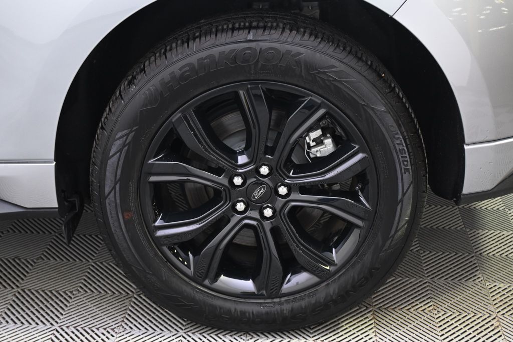 Used 2024 Silver Ford SE image 20