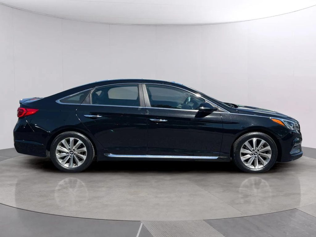 Used 2017 Phantom Black Hyundai Sport image 6