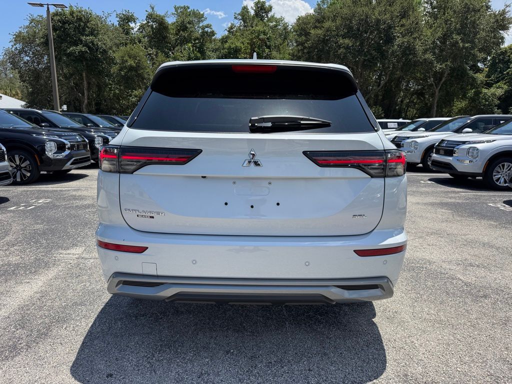 2025 Mitsubishi Outlander SEL photo 4