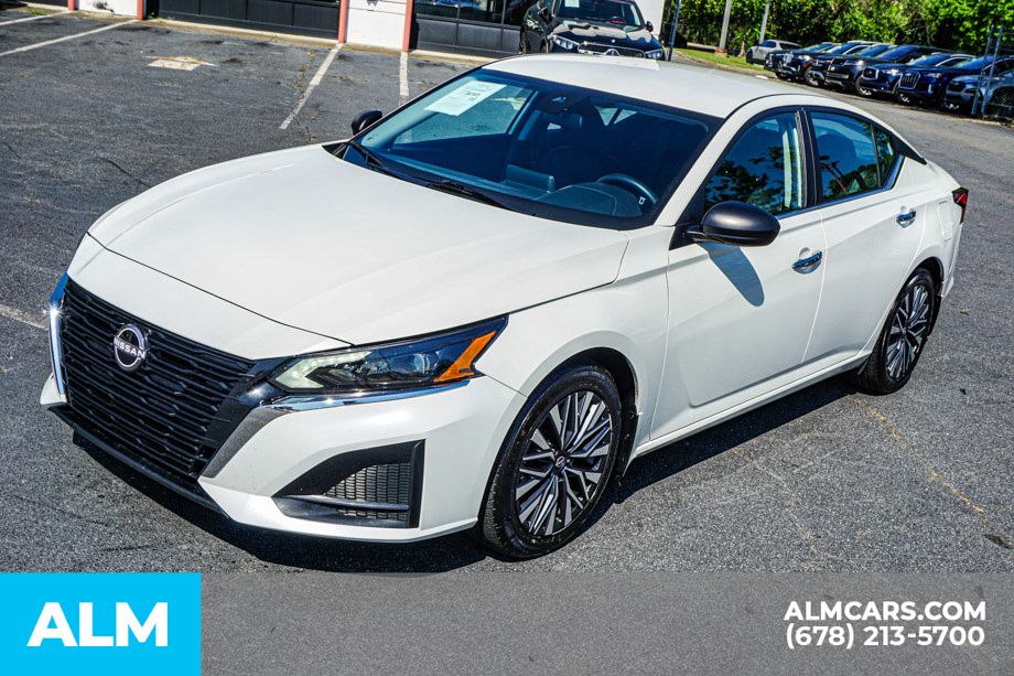 Used 2025 White Nissan 2.5 SV image 14