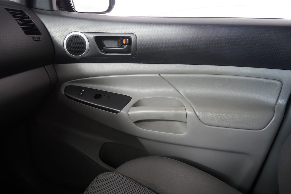 2013 Toyota Tacoma PreRunner 27