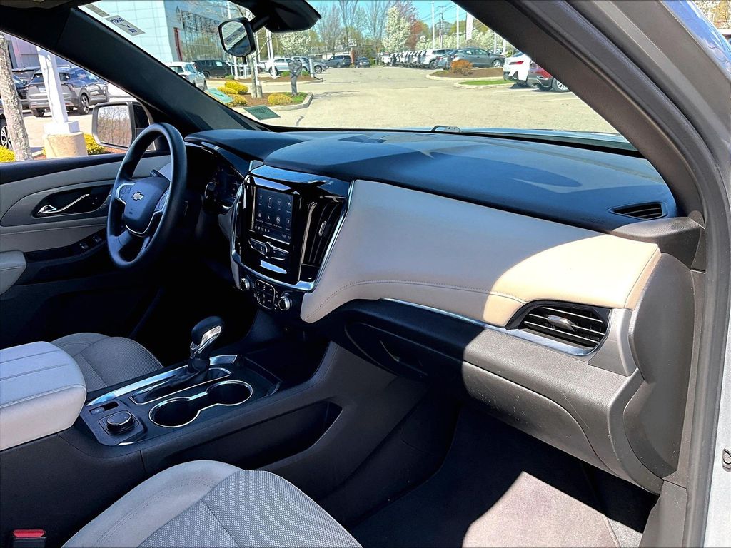 2023 Chevrolet Traverse — photo 14