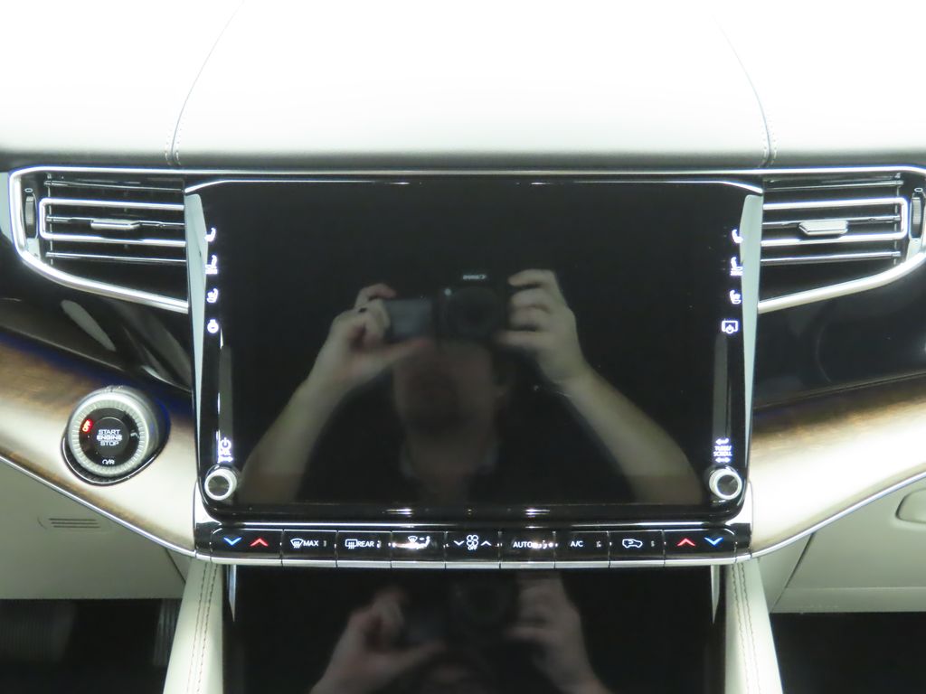 Thumbnail: 2025 Jeep Grand Wagoneer - 14