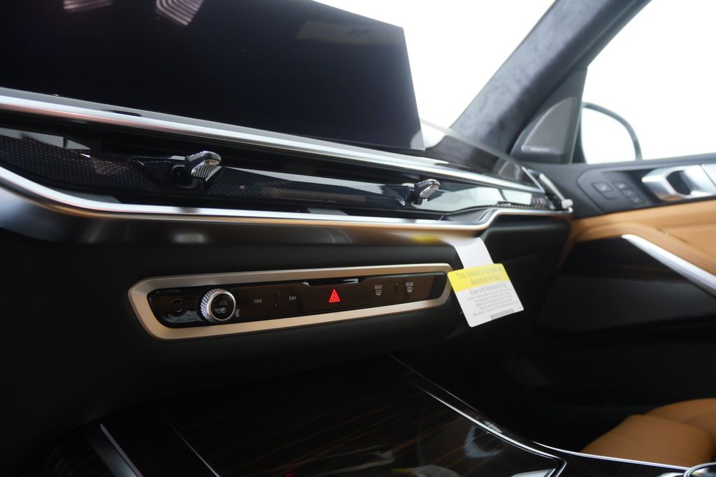 Thumbnail: 2026 BMW X7 - 21