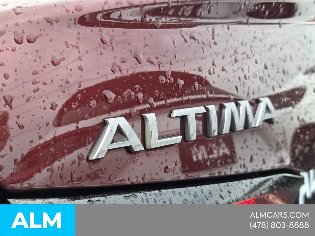 Used 2025 Red Nissan 2.5 SV image 7